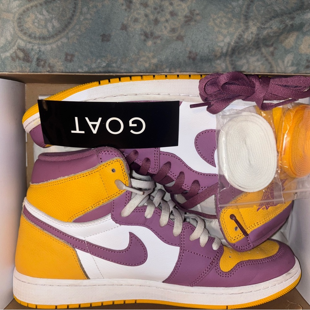 Jordan 1 Retro High OG “brotherhood” Size 12 us